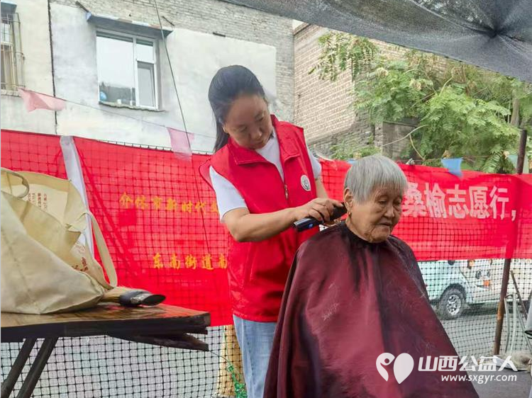 志愿服务进社区健康活动暖人心----介休市敬老协会志愿者2025年8月27日走进东南街道南大街社区为社区所有老人们爱心理发义诊 - 第11张 - 山西公益人 志愿服务进社区健康活动暖人心----介休市敬老协会志愿者2025年8月27日走进东南街道南大街社区为社区所有老人们爱心理发义诊 - 第11张