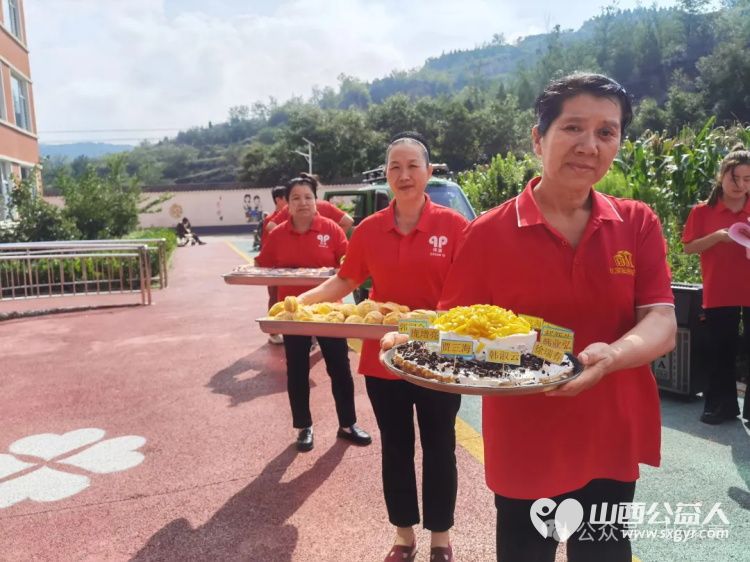 爱在比家美情暖生日会 太原市杏花岭区比家美慈爱养护院八月的集体生日会正在欢快上演 - 第4张 - 山西公益人 爱在比家美情暖生日会 太原市杏花岭区比家美慈爱养护院八月的集体生日会正在欢快上演 - 第4张