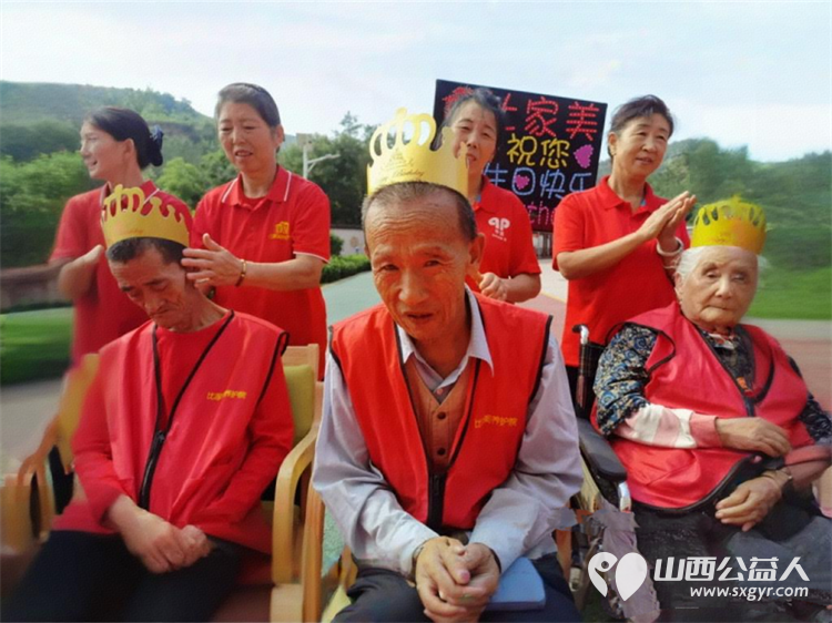 爱在比家美情暖生日会 太原市杏花岭区比家美慈爱养护院八月的集体生日会正在欢快上演 - 第3张 - 山西公益人 爱在比家美情暖生日会 太原市杏花岭区比家美慈爱养护院八月的集体生日会正在欢快上演 - 第3张