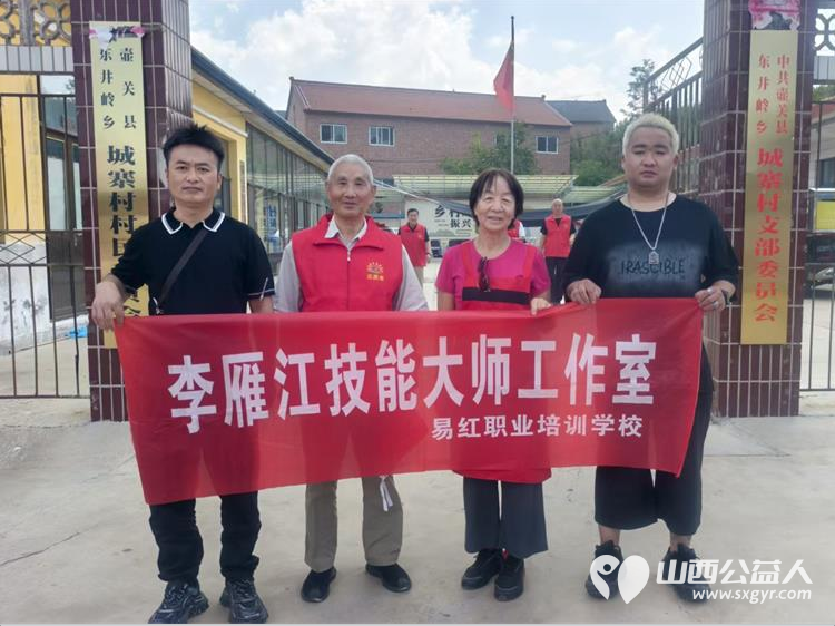 长治市阳光困境儿童帮扶协会应壶关县东井岭乡包村干部的热情邀请协会义剪志愿者走进壶关县城寨村为村里的老人们送上了贴心的义务理发服务 - 第3张 - 山西公益人 长治市阳光困境儿童帮扶协会应壶关县东井岭乡包村干部的热情邀请协会义剪志愿者走进壶关县城寨村为村里的老人们送上了贴心的义务理发服务 - 第3张