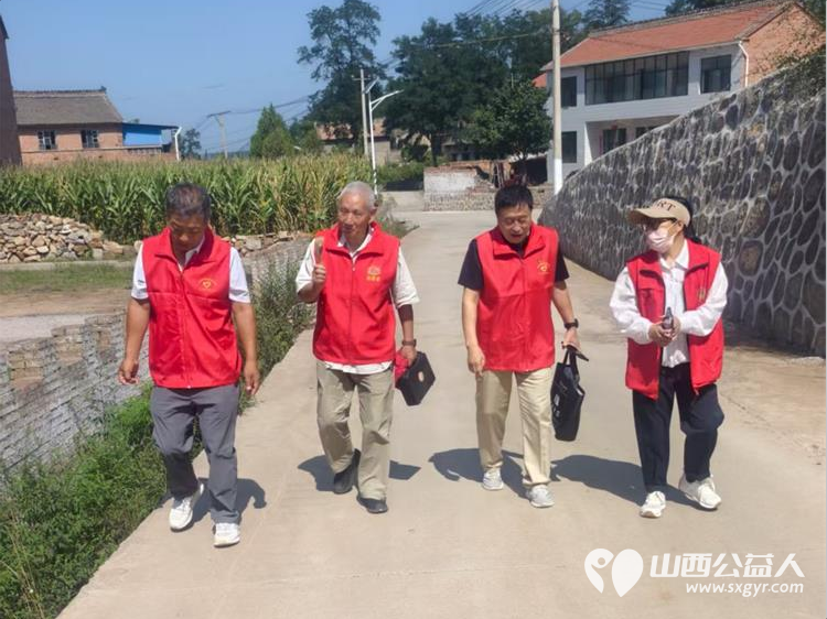 长治市阳光困境儿童帮扶协会应壶关县东井岭乡包村干部的热情邀请协会义剪志愿者走进壶关县城寨村为村里的老人们送上了贴心的义务理发服务 - 第13张 - 山西公益人 长治市阳光困境儿童帮扶协会应壶关县东井岭乡包村干部的热情邀请协会义剪志愿者走进壶关县城寨村为村里的老人们送上了贴心的义务理发服务 - 第13张