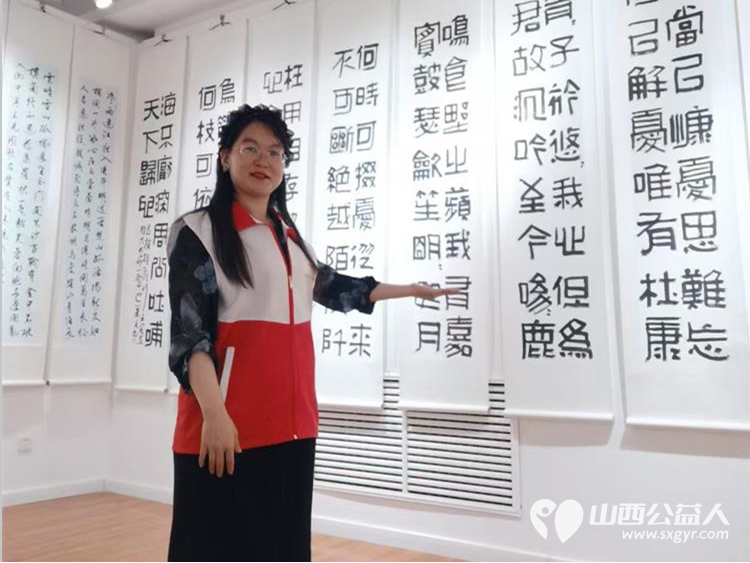 山西省红十字志愿者博爱书画院 书香画润公益行书画拍卖会 在省文联大厦展示近两百幅精美作品展示拍卖既能为公益项目奉献爱心也可获得捐赠证书 - 第13张