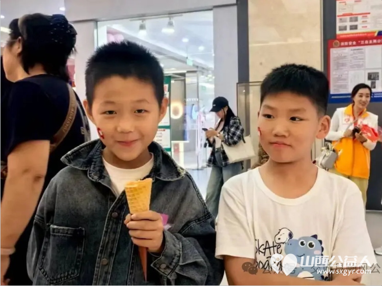 9·9公益日一块做好事 交城县顺风公益协会搭建公益互动区组织志愿者与市民面对面交流感谢大家慷慨解囊奉献爱心的热情 - 第5张