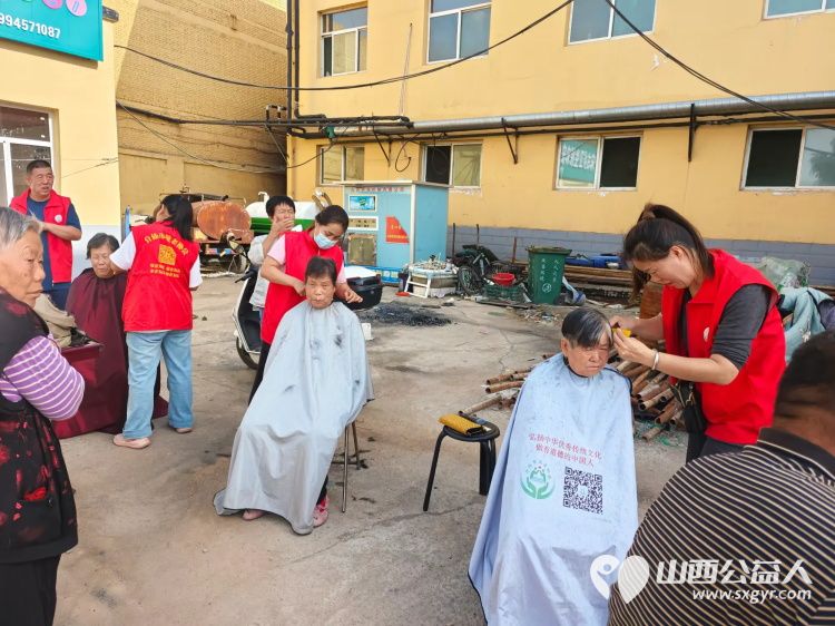 介休市敬老协会2025年9月7日敬老助老活动—宋古乡宋安村举办理发义诊打扫免费服务老年人 - 第5张 - 山西公益人 介休市敬老协会2025年9月7日敬老助老活动—宋古乡宋安村举办理发义诊打扫免费服务老年人 - 第5张