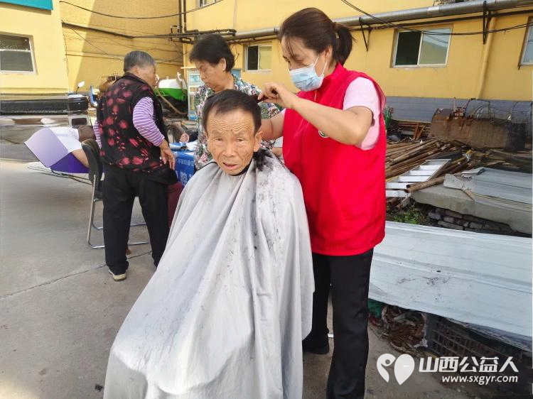 介休市敬老协会2025年9月7日敬老助老活动—宋古乡宋安村举办理发义诊打扫免费服务老年人 - 第11张 - 山西公益人 介休市敬老协会2025年9月7日敬老助老活动—宋古乡宋安村举办理发义诊打扫免费服务老年人 - 第11张