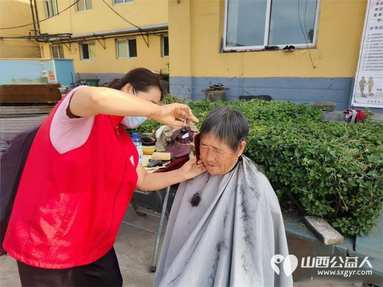 介休市敬老协会2025年9月7日敬老助老活动—宋古乡宋安村举办理发义诊打扫免费服务老年人 - 第10张 - 山西公益人 介休市敬老协会2025年9月7日敬老助老活动—宋古乡宋安村举办理发义诊打扫免费服务老年人 - 第10张