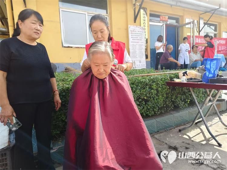 介休市敬老协会2025年9月7日敬老助老活动—宋古乡宋安村举办理发义诊打扫免费服务老年人 - 第8张 - 山西公益人 介休市敬老协会2025年9月7日敬老助老活动—宋古乡宋安村举办理发义诊打扫免费服务老年人 - 第8张