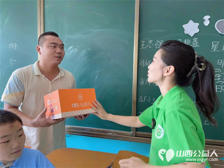 太原市灵星社区服务中心感谢山西丽思雅生物科技集团有限公司在教师节为全体老师赠送化妆品 - 第6张 - 山西公益人 太原市灵星社区服务中心感谢山西丽思雅生物科技集团有限公司在教师节为全体老师赠送化妆品 - 第6张
