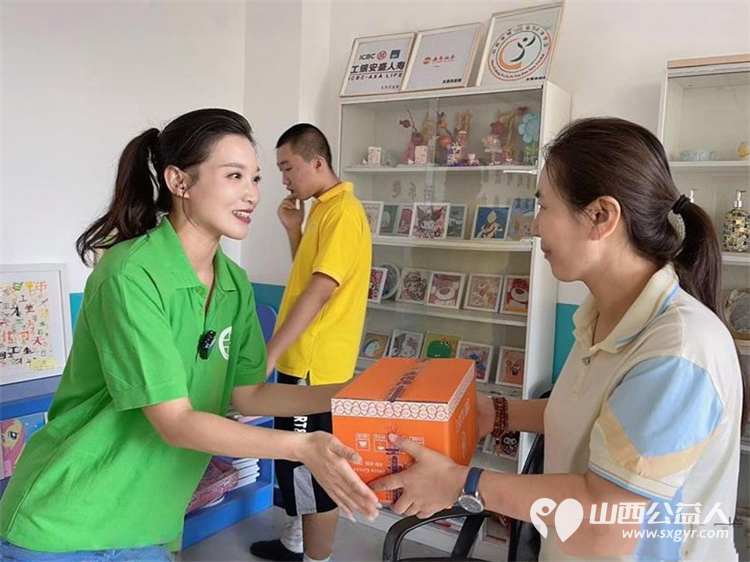 太原市灵星社区服务中心感谢山西丽思雅生物科技集团有限公司在教师节为全体老师赠送化妆品 - 第1张 - 山西公益人 太原市灵星社区服务中心感谢山西丽思雅生物科技集团有限公司在教师节为全体老师赠送化妆品 - 第1张