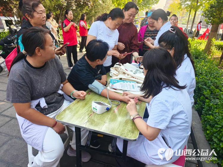 志愿服务进社区健康活动暖人心介休市敬老协会志愿者2025年9月10日在介休市北关街道北大街社区为社区所有老人们爱心理发义诊 - 第14张 - 山西公益人 志愿服务进社区健康活动暖人心介休市敬老协会志愿者2025年9月10日在介休市北关街道北大街社区为社区所有老人们爱心理发义诊 - 第14张