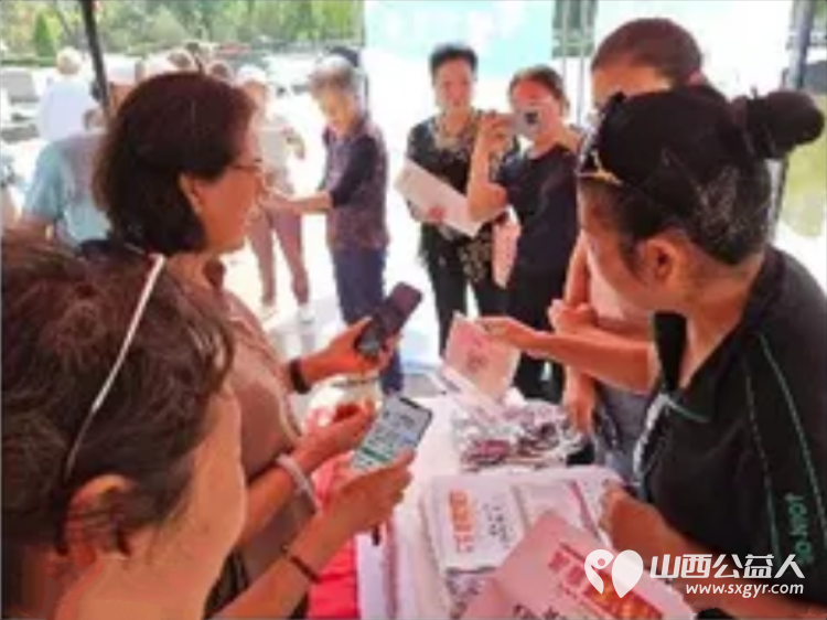 太原市新时代“三晋银铃行动”志愿者团队组织志愿者参加山西省养老服务消费季暨2025年居家适老化改造产品消费补贴晋孝焕新行动启动活动 - 第7张 - 山西公益人 太原市新时代“三晋银铃行动”志愿者团队组织志愿者参加山西省养老服务消费季暨2025年居家适老化改造产品消费补贴晋孝焕新行动启动活动 - 第7张