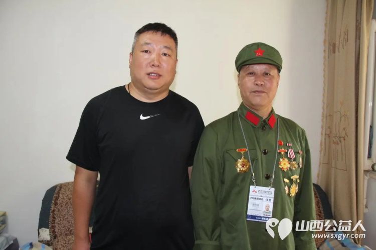 致敬抗战英雄传承红色精神 太原市神舟老班长爱国拥军志愿服务团组织退役军人志愿者走访了观礼抗战胜利80周年阅兵式纪念活动的参战残疾退役军人田引柱 - 第3张 - 山西公益人 致敬抗战英雄传承红色精神 太原市神舟老班长爱国拥军志愿服务团组织退役军人志愿者走访了观礼抗战胜利80周年阅兵式纪念活动的参战残疾退役军人田引柱 - 第3张