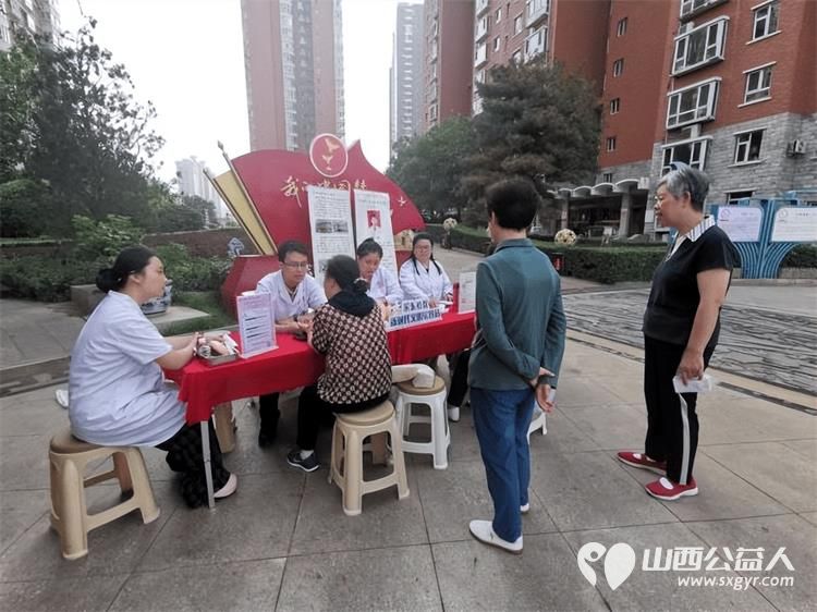 太原市平阳路街道滨东社区携手北京同仁堂太原中医院开展暖心中医公益义诊为居民提供了全方位的身心健康检查与咨询 - 第2张 - 山西公益人 太原市平阳路街道滨东社区携手北京同仁堂太原中医院开展暖心中医公益义诊为居民提供了全方位的身心健康检查与咨询 - 第2张