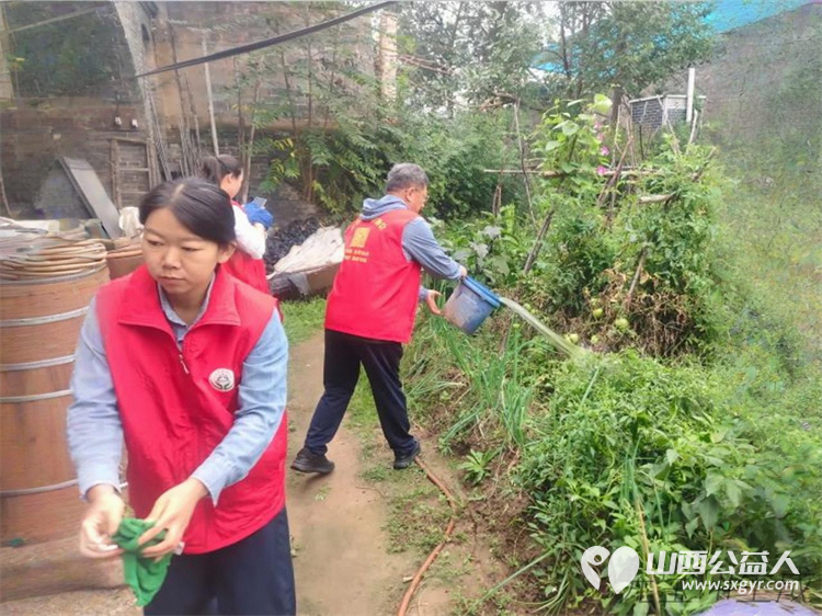 介休市敬老协会组织志愿者走进绵山镇马堡村入户83岁特困老人马虎成家中为老人打扫室内外卫生做饭包饺子 - 第14张 - 山西公益人 介休市敬老协会组织志愿者走进绵山镇马堡村入户83岁特困老人马虎成家中为老人打扫室内外卫生做饭包饺子 - 第14张