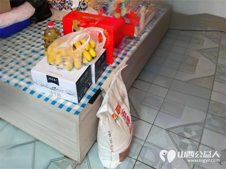 中秋暖阳照山乡 忻州红色志愿者冯丽 孙效伟携手去五台县慰问90岁空巢老人行动不便张文成送上月饼牛奶水果面粉与食用油 - 第5张 - 山西公益人 中秋暖阳照山乡 忻州红色志愿者冯丽 孙效伟携手去五台县慰问90岁空巢老人行动不便张文成送上月饼牛奶水果面粉与食用油 - 第5张