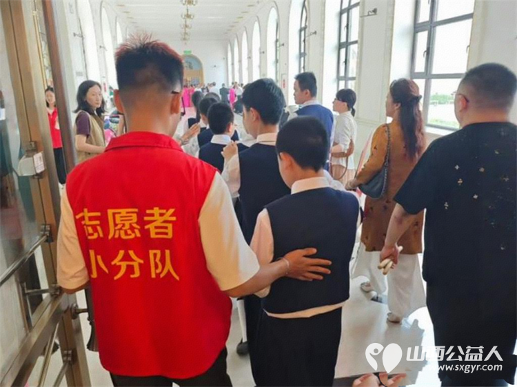 奋进新征程建功新时代 2025年山西省群众文化活动合唱大赛（决赛）落下帷幕太原市志愿者小分队提供了全方位的服务包括赛事组织现场引导后勤保障等 - 第37张