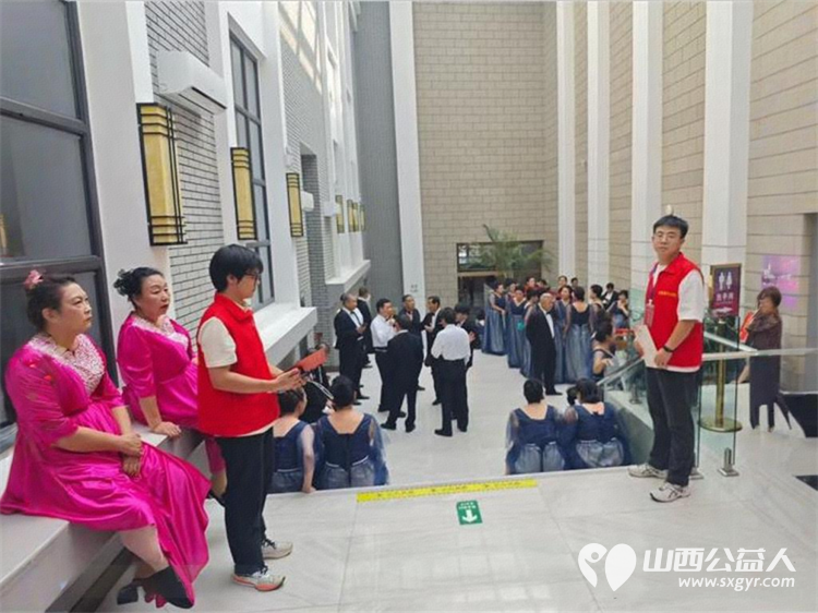 奋进新征程建功新时代 2025年山西省群众文化活动合唱大赛（决赛）落下帷幕太原市志愿者小分队提供了全方位的服务包括赛事组织现场引导后勤保障等 - 第39张