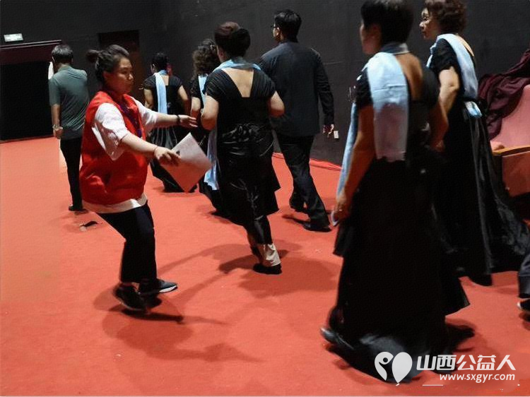 奋进新征程建功新时代 2025年山西省群众文化活动合唱大赛（决赛）落下帷幕太原市志愿者小分队提供了全方位的服务包括赛事组织现场引导后勤保障等 - 第32张