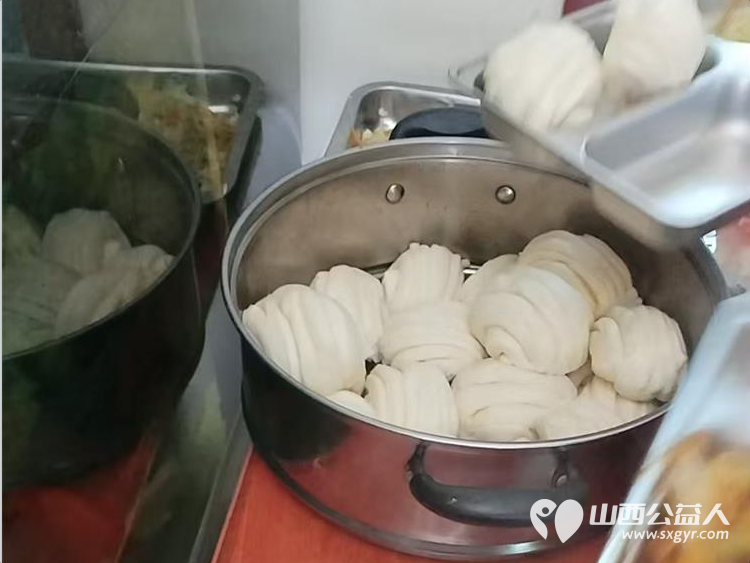 山西省红十字志愿者协会志愿者之家幸福食堂看着众多老人们在幸福食堂吃的好心情好我们再多的辛苦付出也值了 - 第6张