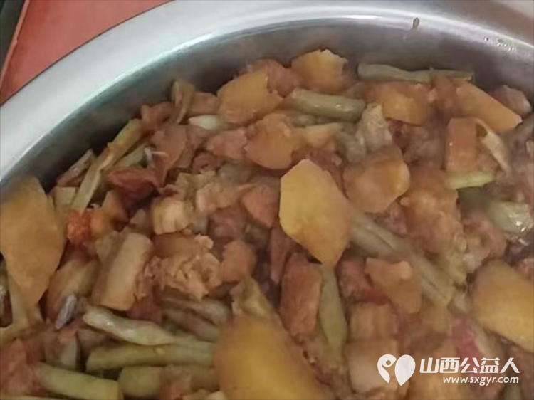 山西省红十字志愿者协会志愿者之家幸福食堂看着众多老人们在幸福食堂吃的好心情好我们再多的辛苦付出也值了 - 第5张