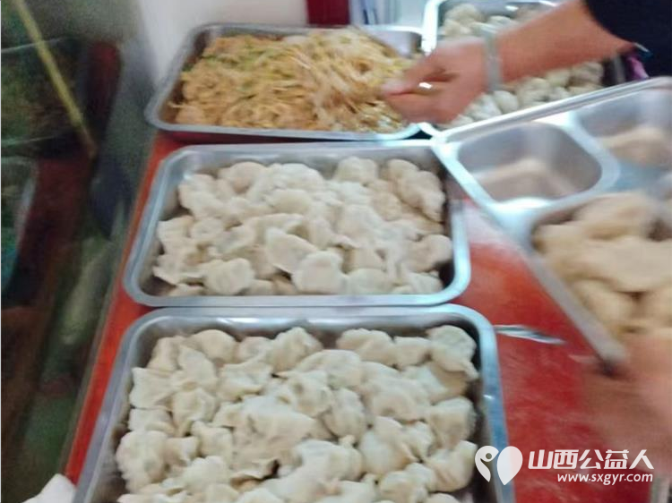 山西省红十字志愿者协会志愿者之家幸福食堂看着众多老人们在幸福食堂吃的好心情好我们再多的辛苦付出也值了 - 第9张