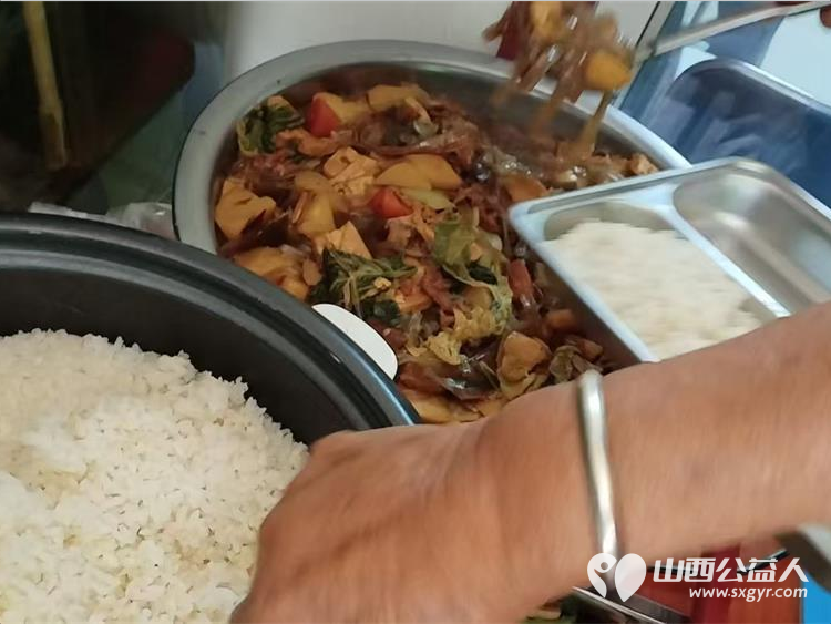 山西省红十字志愿者协会志愿者之家幸福食堂看着众多老人们在幸福食堂吃的好心情好我们再多的辛苦付出也值了 - 第10张