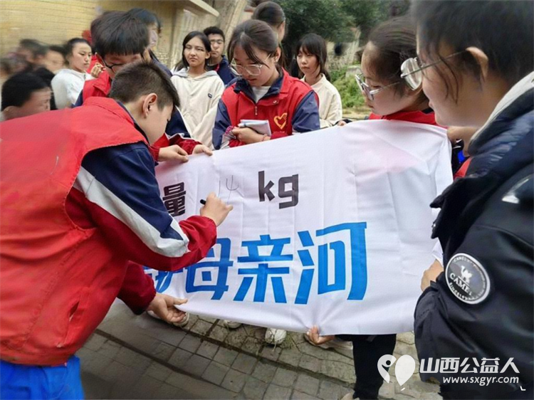 关爱河湖保护石楼屈产河 石楼县青年志愿者协会组织志愿者参加保护石楼屈产河净滩行动 - 第4张