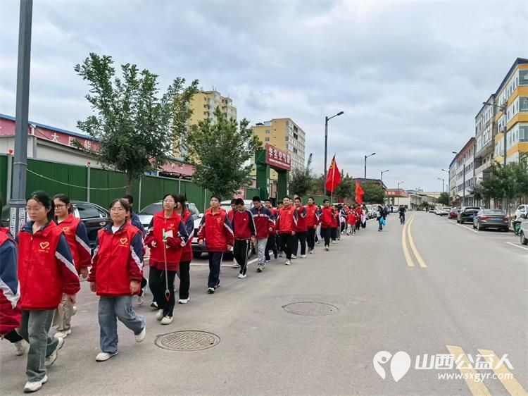 关爱河湖保护石楼屈产河 石楼县青年志愿者协会组织志愿者参加保护石楼屈产河净滩行动 - 第2张