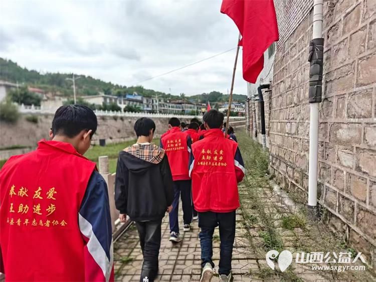 关爱河湖保护石楼屈产河 石楼县青年志愿者协会组织志愿者参加保护石楼屈产河净滩行动 - 第3张