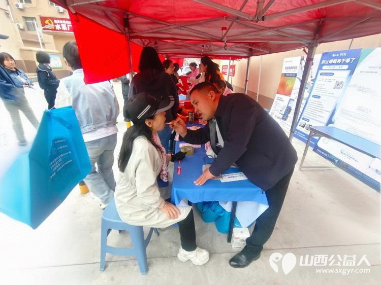 志愿服务进社区健康活动暖人心----介休市敬老协会志愿者2025年9月18日走进介休市西关街道绵山北街社区为社区所有老人们爱心理发义诊 - 第19张