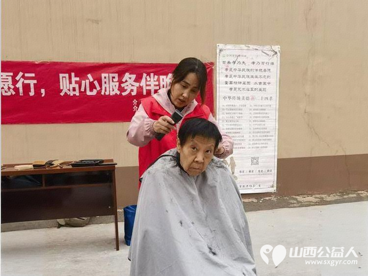 志愿服务进社区健康活动暖人心----介休市敬老协会志愿者2025年9月18日走进介休市西关街道绵山北街社区为社区所有老人们爱心理发义诊 - 第33张