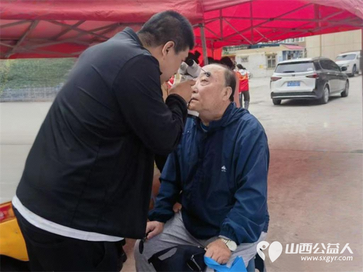 志愿服务进社区健康活动暖人心----介休市敬老协会志愿者2025年9月18日走进介休市西关街道绵山北街社区为社区所有老人们爱心理发义诊 - 第20张