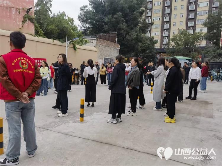 志愿服务进社区健康活动暖人心----介休市敬老协会志愿者2025年9月18日走进介休市西关街道绵山北街社区为社区所有老人们爱心理发义诊 - 第11张