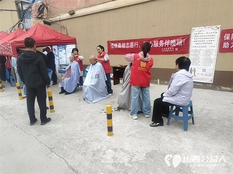 志愿服务进社区健康活动暖人心----介休市敬老协会志愿者2025年9月18日走进介休市西关街道绵山北街社区为社区所有老人们爱心理发义诊 - 第9张