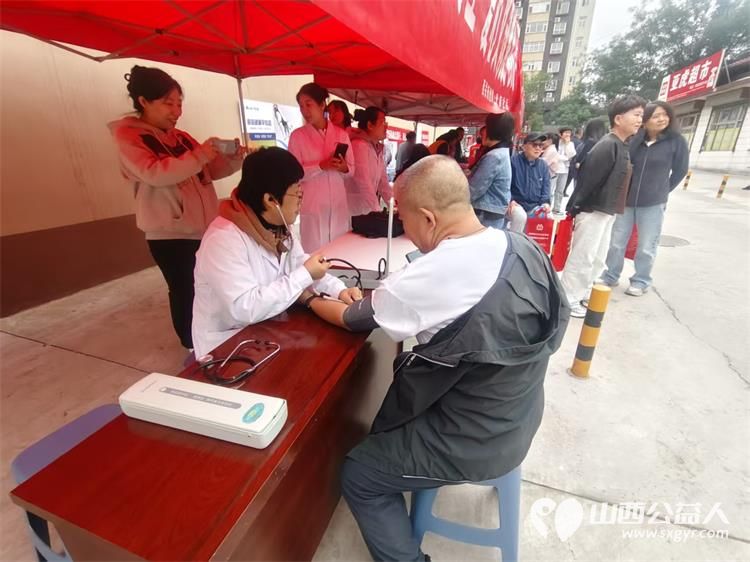 志愿服务进社区健康活动暖人心----介休市敬老协会志愿者2025年9月18日走进介休市西关街道绵山北街社区为社区所有老人们爱心理发义诊 - 第25张