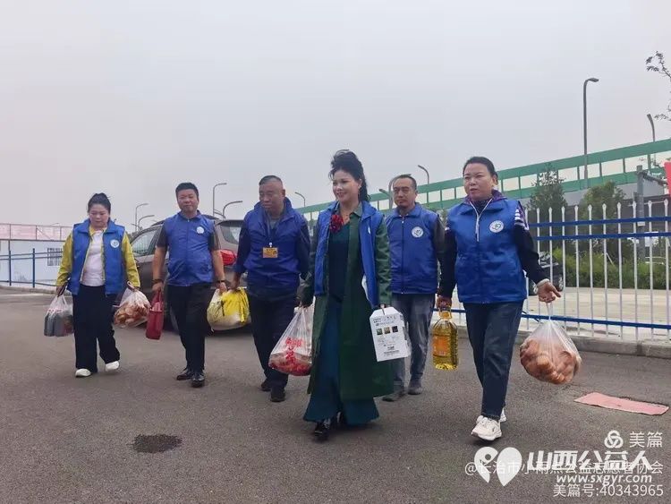 愛在流淌 长治市小雨点公益志愿者协会来到了潞州区北石槽村看望了八十多岁的秦年根夫妇 - 第2张 - 山西公益人 愛在流淌 长治市小雨点公益志愿者协会来到了潞州区北石槽村看望了八十多岁的秦年根夫妇 - 第2张