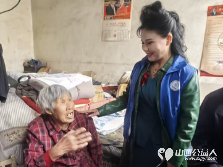 愛在流淌 长治市小雨点公益志愿者协会来到了潞州区北石槽村看望了八十多岁的秦年根夫妇 - 第4张 - 山西公益人 愛在流淌 长治市小雨点公益志愿者协会来到了潞州区北石槽村看望了八十多岁的秦年根夫妇 - 第4张