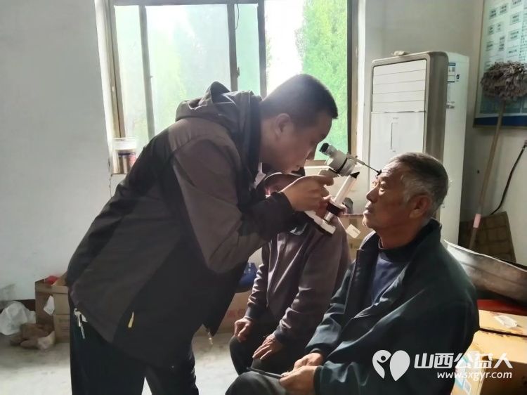 介休市敬老协会敬老助老活动2025年9月20日走进绵山镇靳凌村为60岁以上所有老人们爱心理发义诊 - 第10张 - 山西公益人 介休市敬老协会敬老助老活动2025年9月20日走进绵山镇靳凌村为60岁以上所有老人们爱心理发义诊 - 第10张