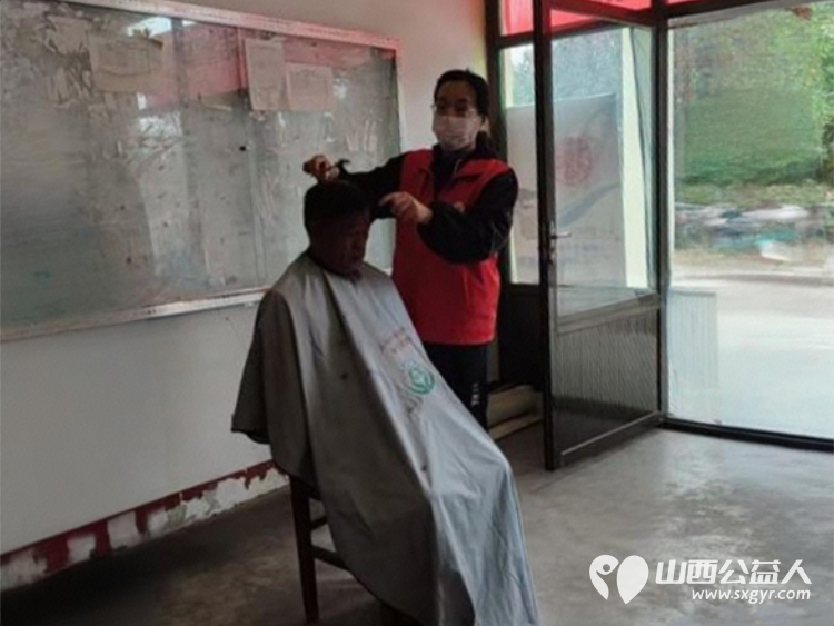 介休市敬老协会敬老助老活动2025年9月20日走进绵山镇靳凌村为60岁以上所有老人们爱心理发义诊 - 第5张 - 山西公益人 介休市敬老协会敬老助老活动2025年9月20日走进绵山镇靳凌村为60岁以上所有老人们爱心理发义诊 - 第5张