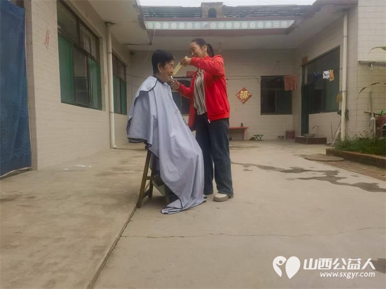 介休市敬老协会敬老助老活动2025年9月20日走进绵山镇靳凌村为60岁以上所有老人们爱心理发义诊 - 第9张 - 山西公益人 介休市敬老协会敬老助老活动2025年9月20日走进绵山镇靳凌村为60岁以上所有老人们爱心理发义诊 - 第9张