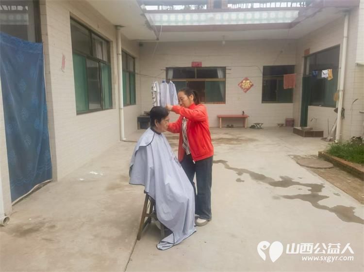 介休市敬老协会敬老助老活动2025年9月20日走进绵山镇靳凌村为60岁以上所有老人们爱心理发义诊 - 第8张 - 山西公益人 介休市敬老协会敬老助老活动2025年9月20日走进绵山镇靳凌村为60岁以上所有老人们爱心理发义诊 - 第8张