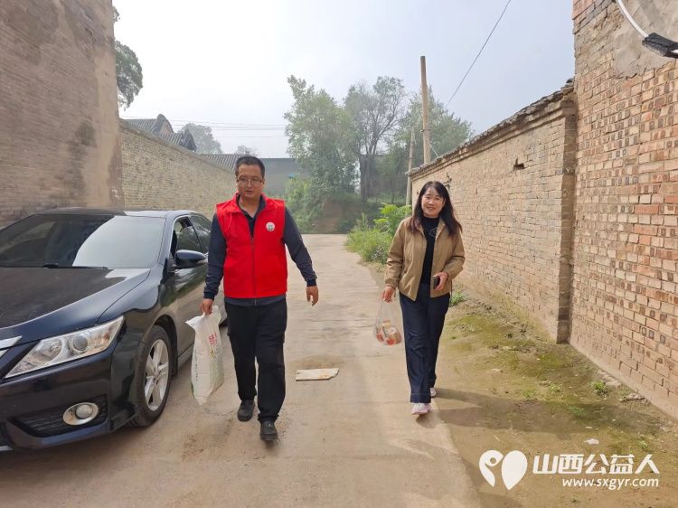 弘扬敬老美德共庆中秋佳节(纪实一)2025年9月20日介休市敬老协会给绵山镇、城关乡、宋古乡70岁以上低保老人每人赠送20斤精粉2斤五仁月饼 - 第4张 - 山西公益人 弘扬敬老美德共庆中秋佳节(纪实一)2025年9月20日介休市敬老协会给绵山镇、城关乡、宋古乡70岁以上低保老人每人赠送20斤精粉2斤五仁月饼 - 第4张