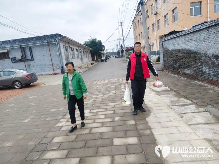 弘扬敬老美德共庆中秋佳节（纪实三）2025年9月22日介休市敬老协会给洪山镇、连福镇、义安镇、西南街道光明路社区70岁以上低保老人每人赠送20斤精粉2斤五仁月饼 - 第15张