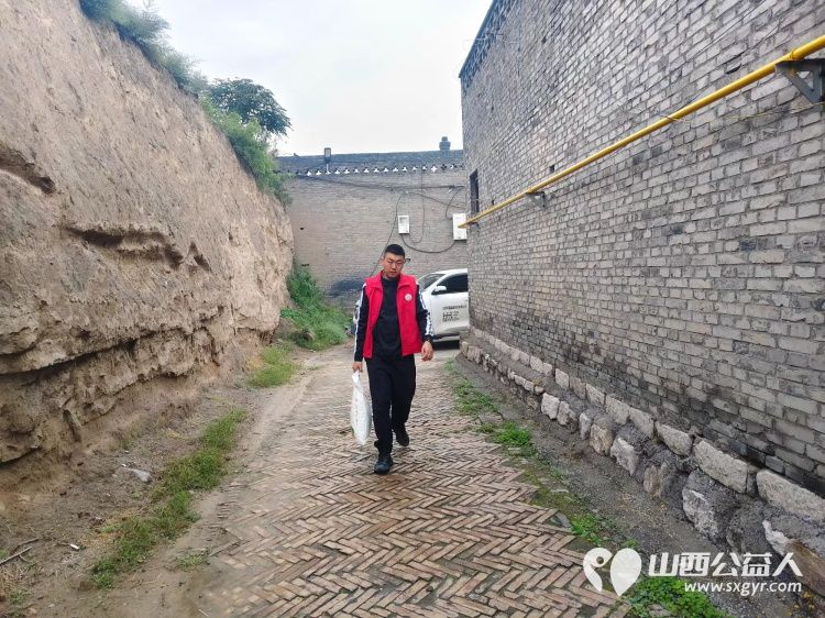 弘扬敬老美德共庆中秋佳节（纪实三）2025年9月22日介休市敬老协会给洪山镇、连福镇、义安镇、西南街道光明路社区70岁以上低保老人每人赠送20斤精粉2斤五仁月饼 - 第7张