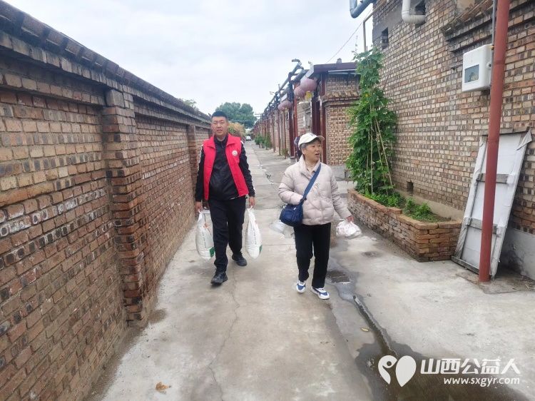 弘扬敬老美德共庆中秋佳节（纪实三）2025年9月22日介休市敬老协会给洪山镇、连福镇、义安镇、西南街道光明路社区70岁以上低保老人每人赠送20斤精粉2斤五仁月饼 - 第28张