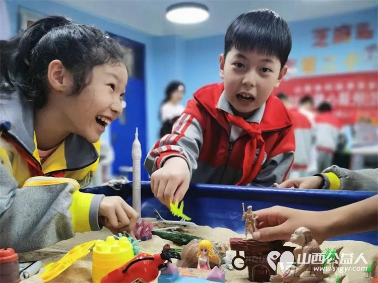 心上的中国·2025健心阳光心理科普志愿服务三晋行----山西人人心理健康志愿服务队走进兴华街第二小学点燃青少年科学梦想 - 第14张 - 山西公益人 心上的中国·2025健心阳光心理科普志愿服务三晋行----山西人人心理健康志愿服务队走进兴华街第二小学点燃青少年科学梦想 - 第14张