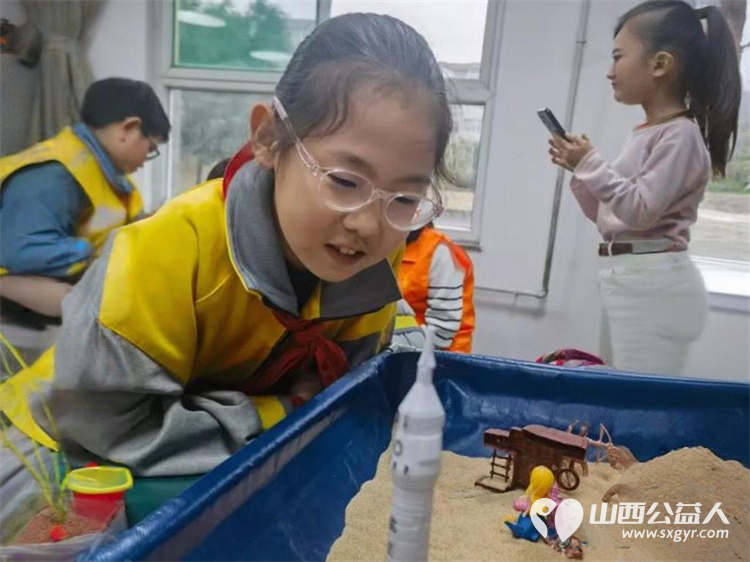 心上的中国·2025健心阳光心理科普志愿服务三晋行----山西人人心理健康志愿服务队走进兴华街第二小学点燃青少年科学梦想 - 第16张 - 山西公益人 心上的中国·2025健心阳光心理科普志愿服务三晋行----山西人人心理健康志愿服务队走进兴华街第二小学点燃青少年科学梦想 - 第16张