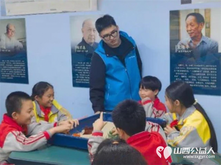 心上的中国·2025健心阳光心理科普志愿服务三晋行----山西人人心理健康志愿服务队走进兴华街第二小学点燃青少年科学梦想 - 第17张 - 山西公益人 心上的中国·2025健心阳光心理科普志愿服务三晋行----山西人人心理健康志愿服务队走进兴华街第二小学点燃青少年科学梦想 - 第17张