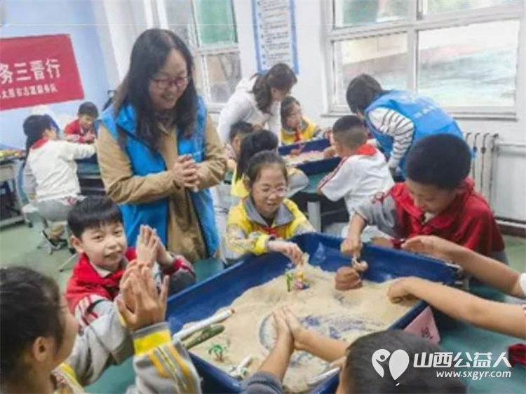 心上的中国·2025健心阳光心理科普志愿服务三晋行----山西人人心理健康志愿服务队走进兴华街第二小学点燃青少年科学梦想 - 第10张 - 山西公益人 心上的中国·2025健心阳光心理科普志愿服务三晋行----山西人人心理健康志愿服务队走进兴华街第二小学点燃青少年科学梦想 - 第10张
