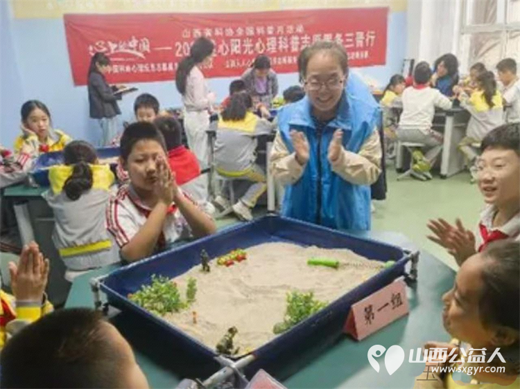 心上的中国·2025健心阳光心理科普志愿服务三晋行----山西人人心理健康志愿服务队走进兴华街第二小学点燃青少年科学梦想 - 第15张 - 山西公益人 心上的中国·2025健心阳光心理科普志愿服务三晋行----山西人人心理健康志愿服务队走进兴华街第二小学点燃青少年科学梦想 - 第15张